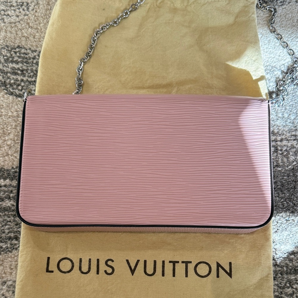 Louis Vuitton Light Pink Envelope cross body bag with inserts - Picture 9 of 10